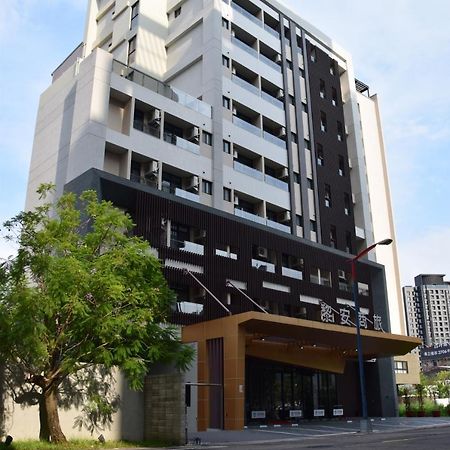 Liann Hotel Taichung Bagian luar foto