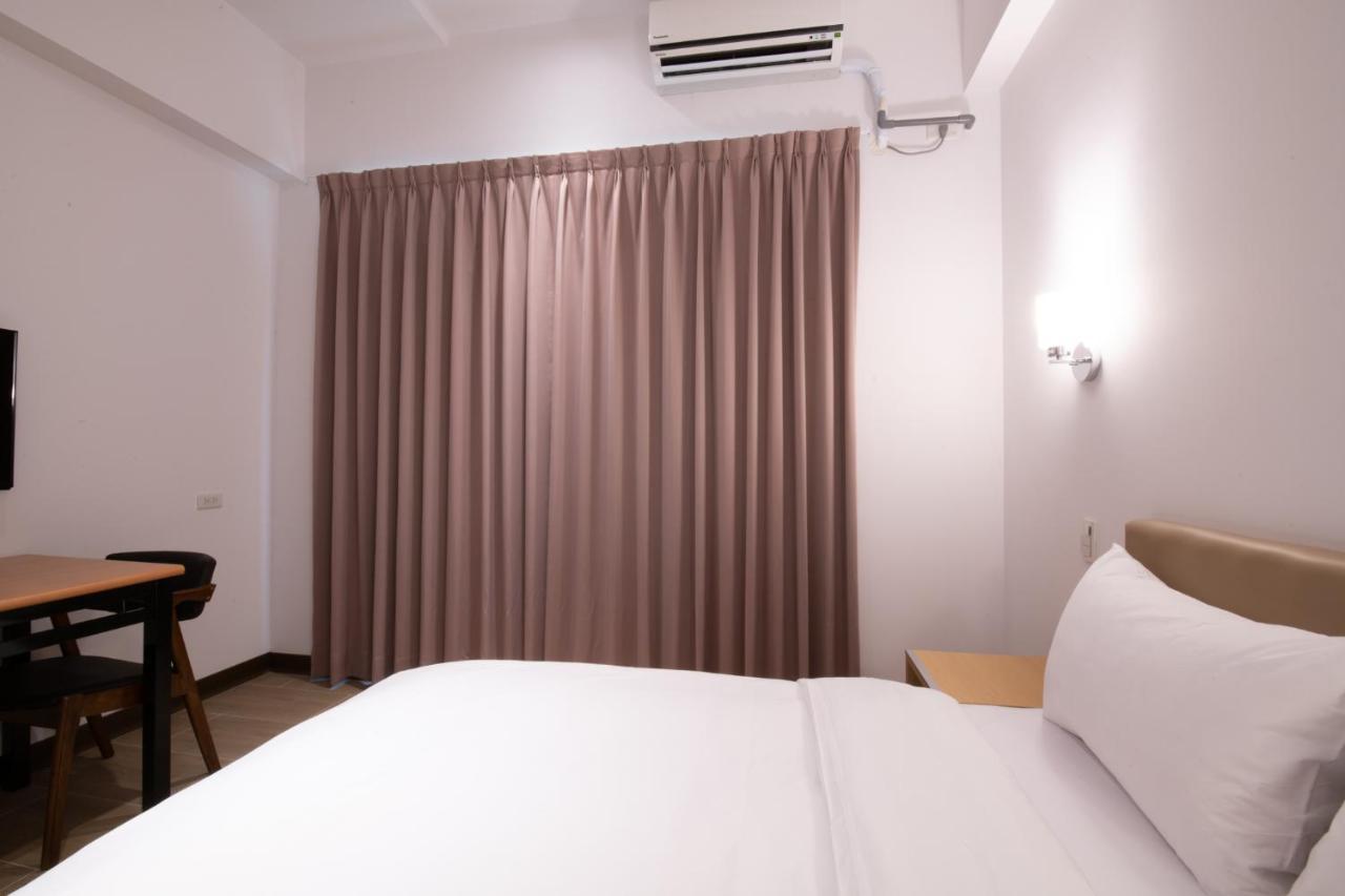Liann Hotel Taichung Bagian luar foto