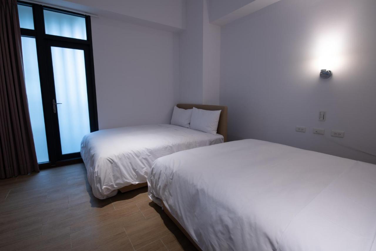 Liann Hotel Taichung Bagian luar foto