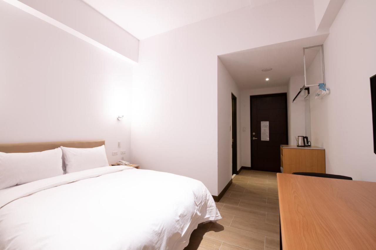 Liann Hotel Taichung Bagian luar foto