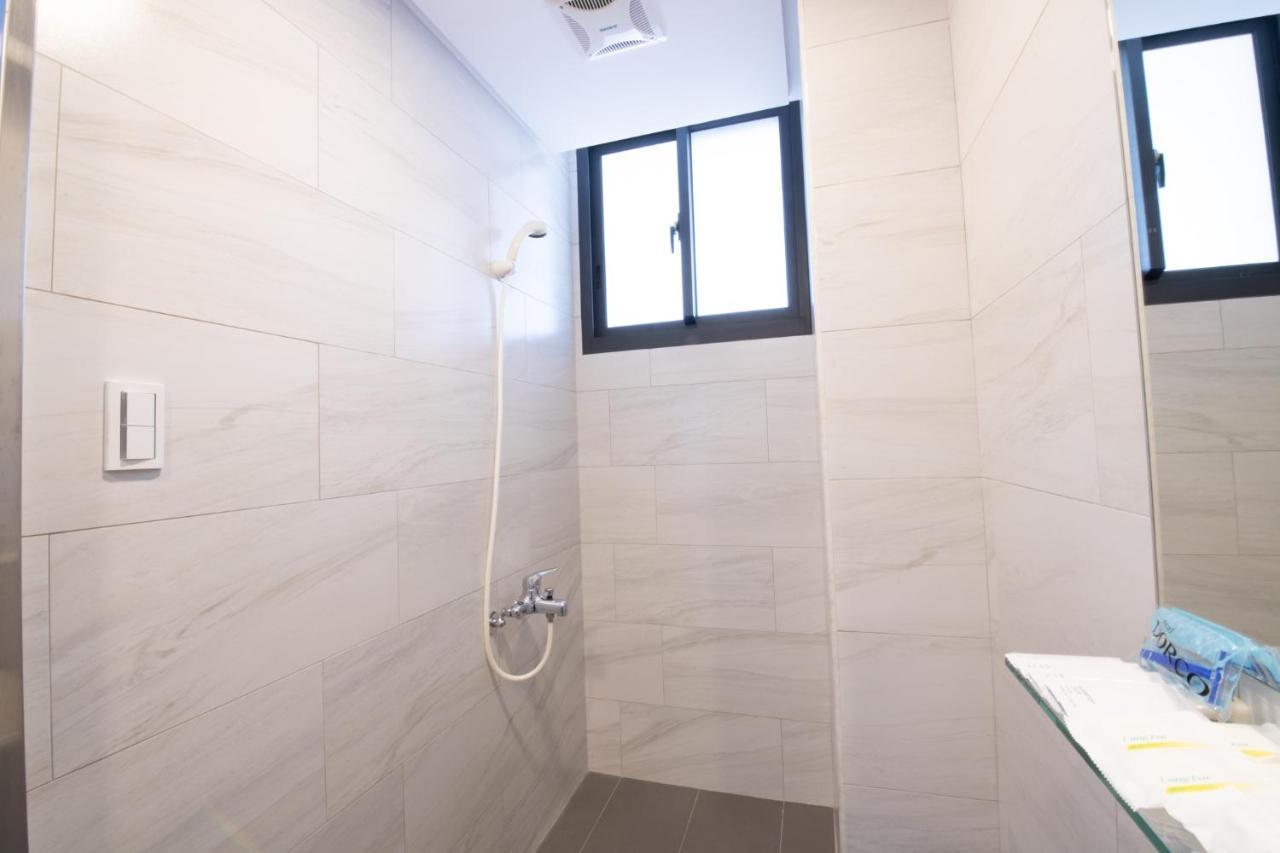 Liann Hotel Taichung Bagian luar foto