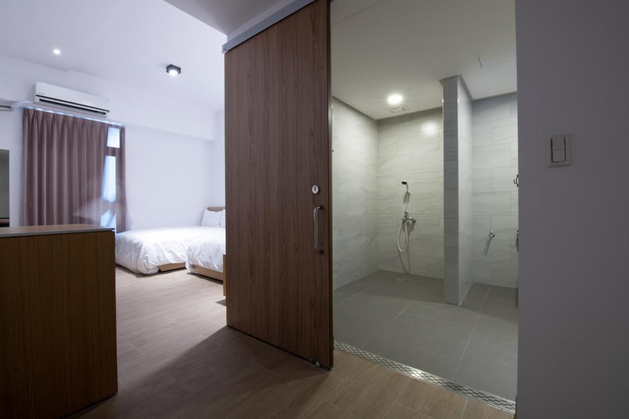 Liann Hotel Taichung Bagian luar foto