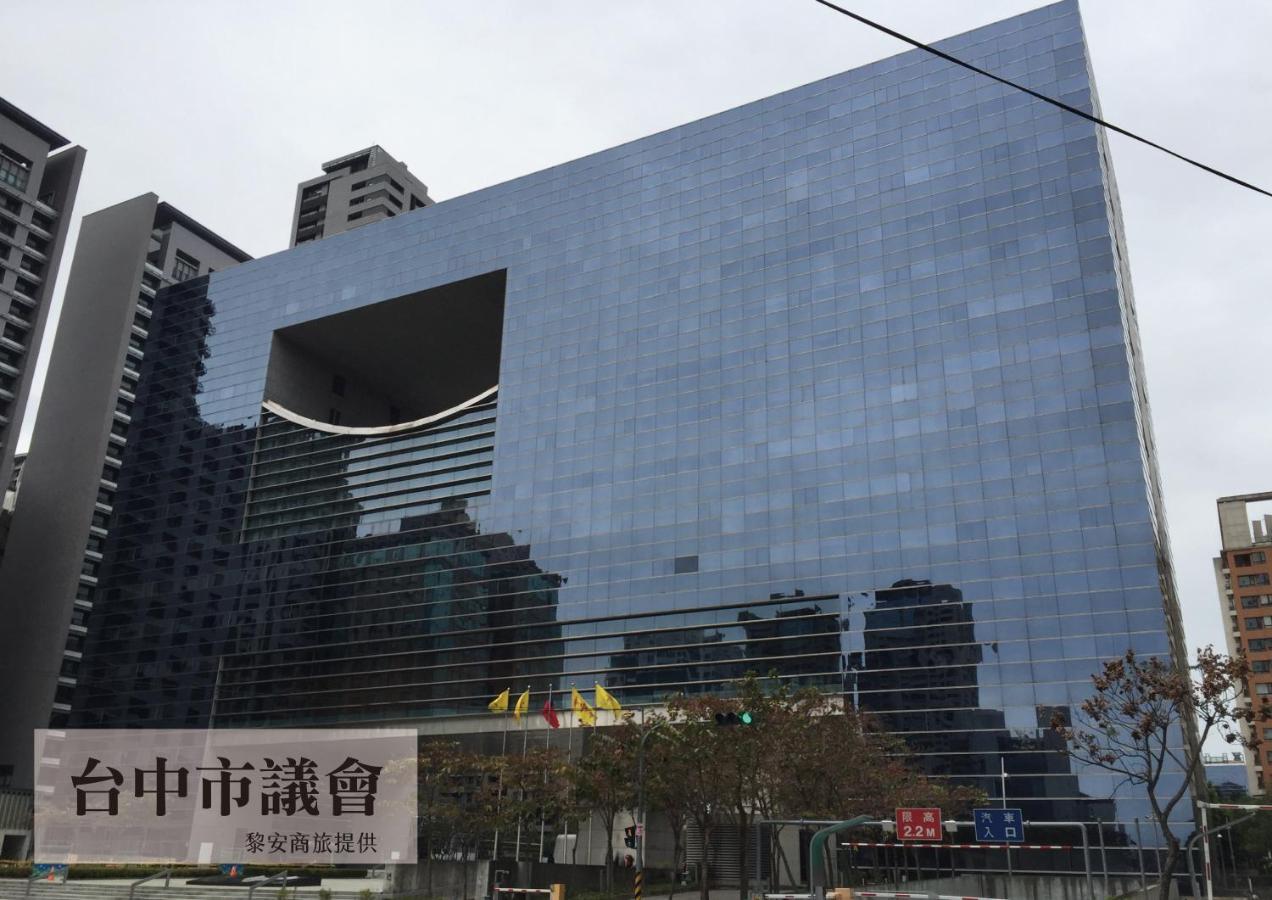 Liann Hotel Taichung Bagian luar foto