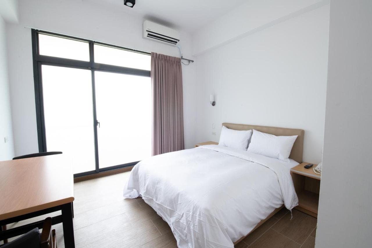 Liann Hotel Taichung Bagian luar foto