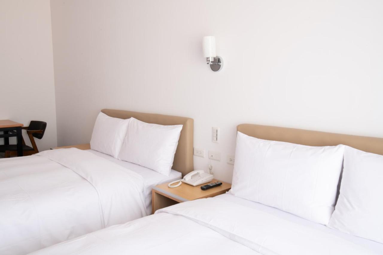Liann Hotel Taichung Bagian luar foto