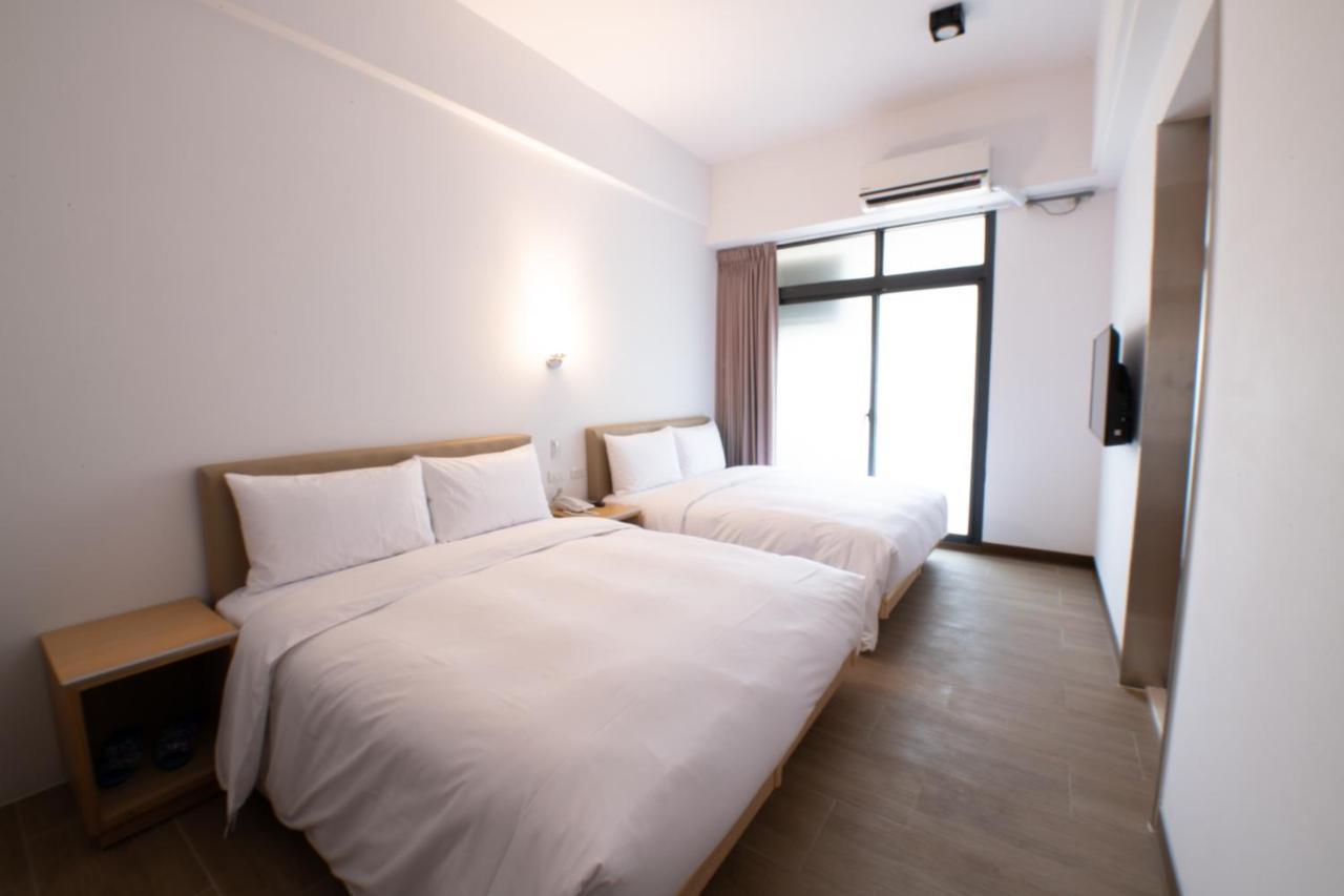 Liann Hotel Taichung Bagian luar foto