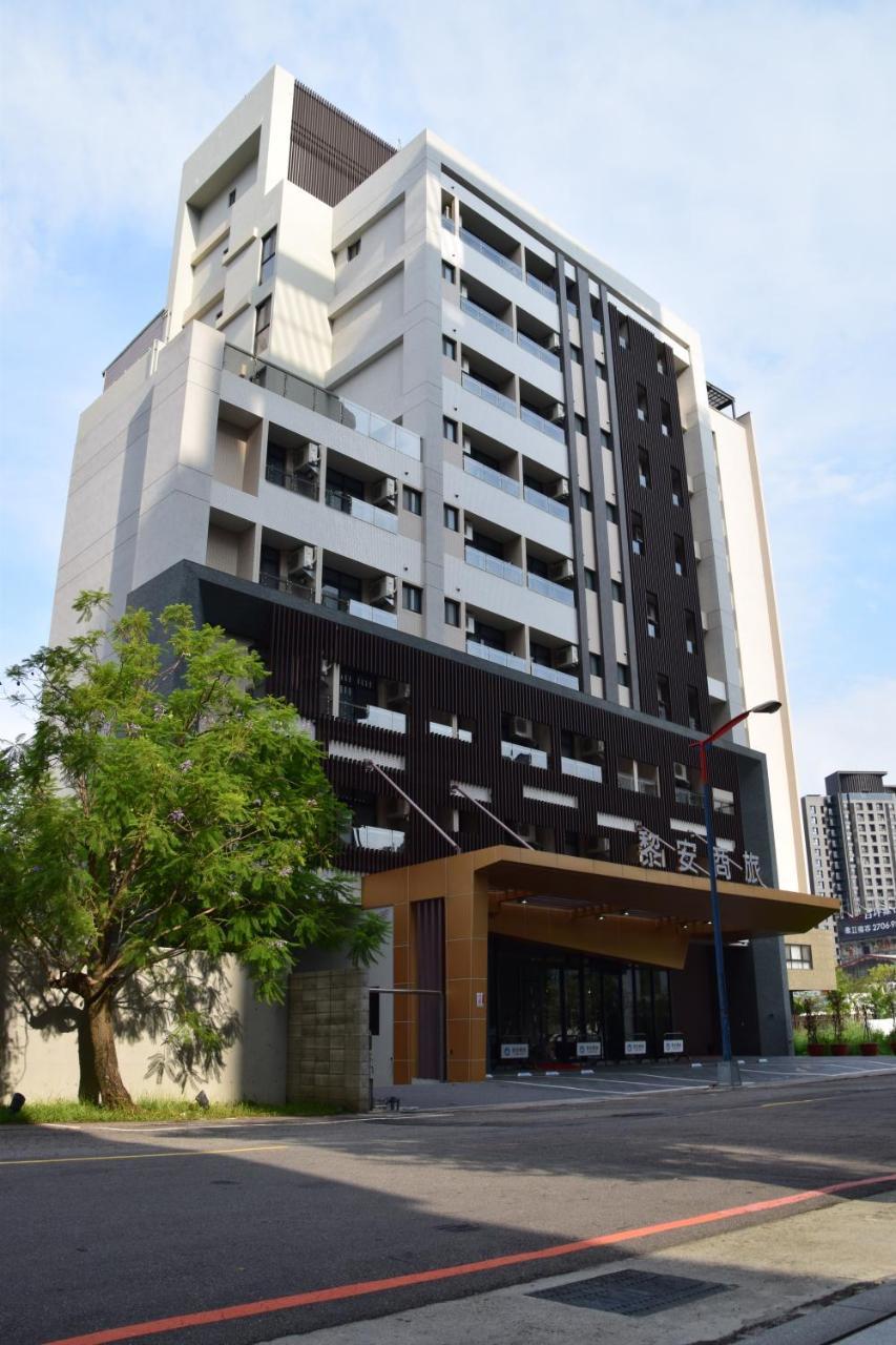 Liann Hotel Taichung Bagian luar foto