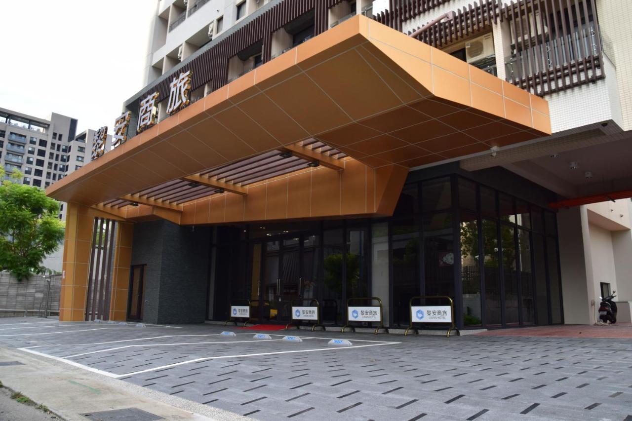 Liann Hotel Taichung Bagian luar foto