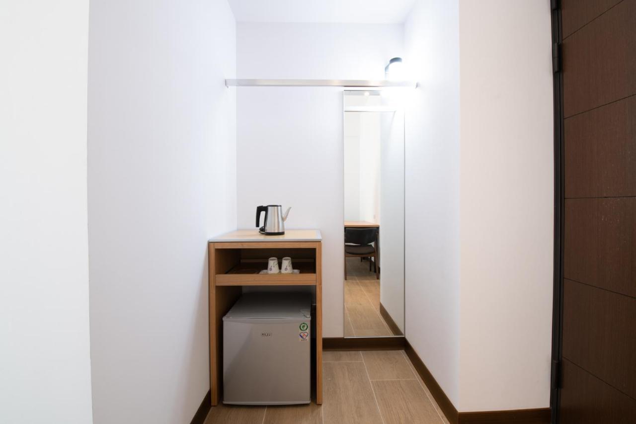 Liann Hotel Taichung Bagian luar foto